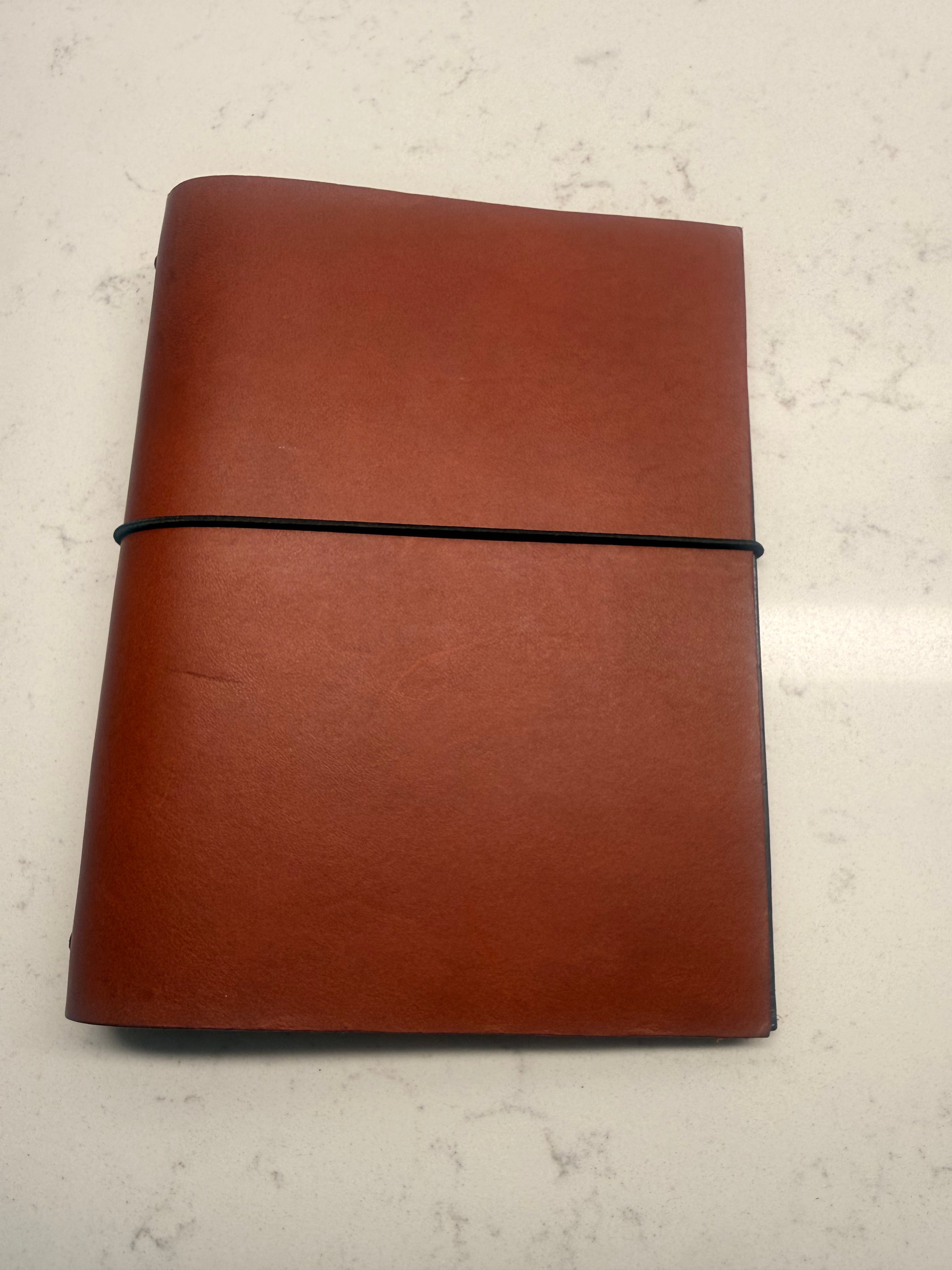 A6 Bifold- Saddle Leather with Black Rear Pocket